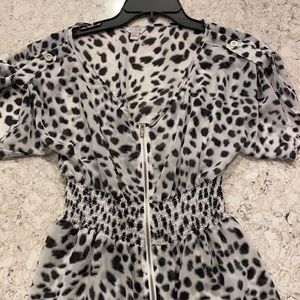 Light weight adorable ladies top.